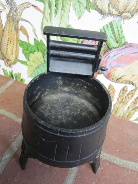 Primitive black metal wringer washer wash machine planter antique 60 